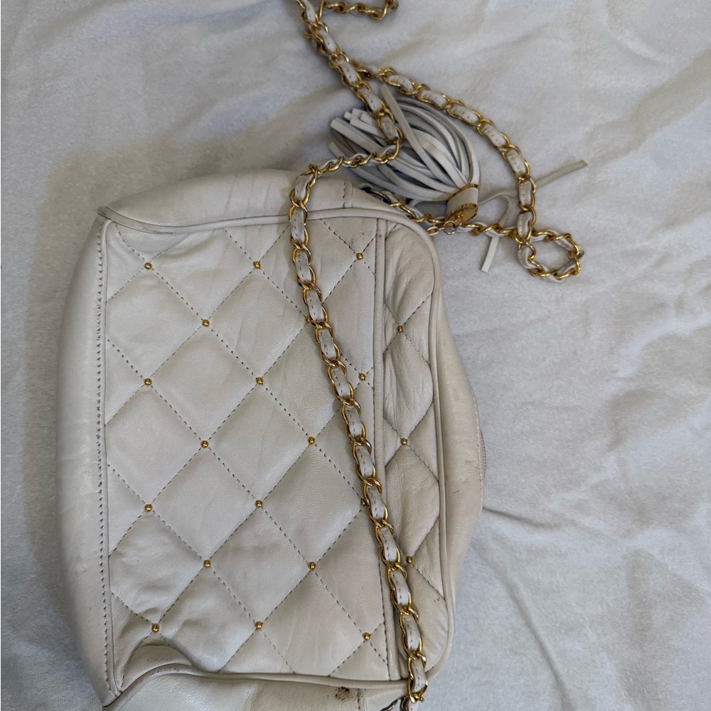 Quilted White Leather Crossbody Bag with Gold Chain